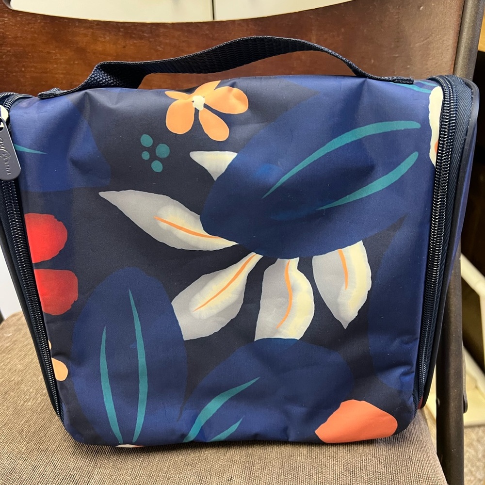 Thirty-One Modular Toiletry Case in Midnight Floral *NEW*